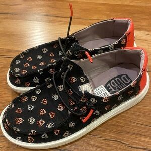 Hey Dude Wendy Y double hearts Kids Black and Red Heart Shoes size YT1